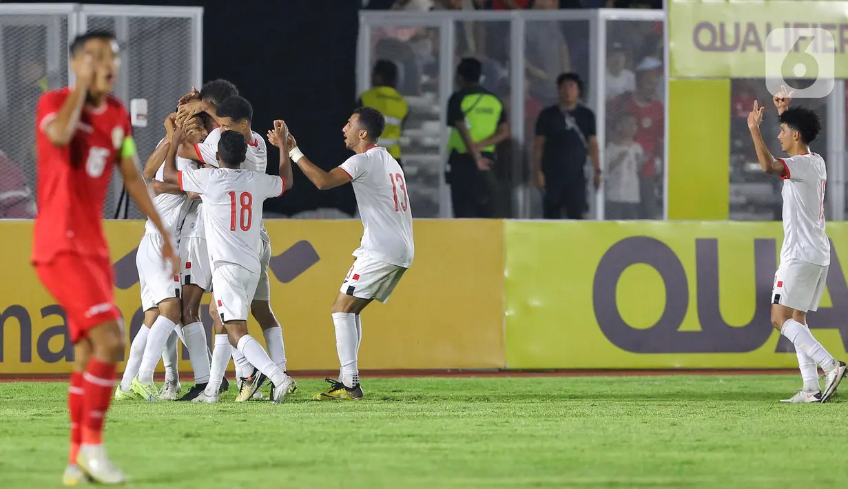 Keunggulan timnas Indonesia U-20 tidak bertahan lama. Dua menit berselang, Yaman berhasil menyamakan kedudukan di menit 45+3. (Liputan6.com/Angga Yuniar)
