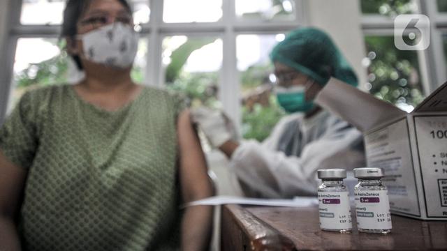 FOTO: Sembako Gratis untuk Peserta Vaksinasi COVID-19