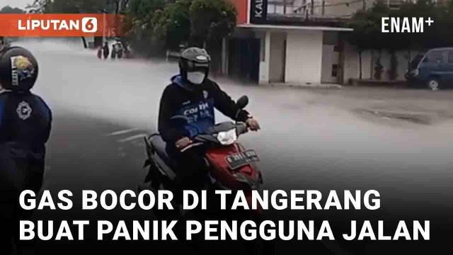 Warga Kota Tangerang dibuat kejut dengan insiden gas bocor. Terjadi di Jl. Gatot Subroto, Cimone pada Rabu (6/7/2022) pagi. Warga yang panik melihat asap putih di jalanan seketika menghentikan kendaraannya.