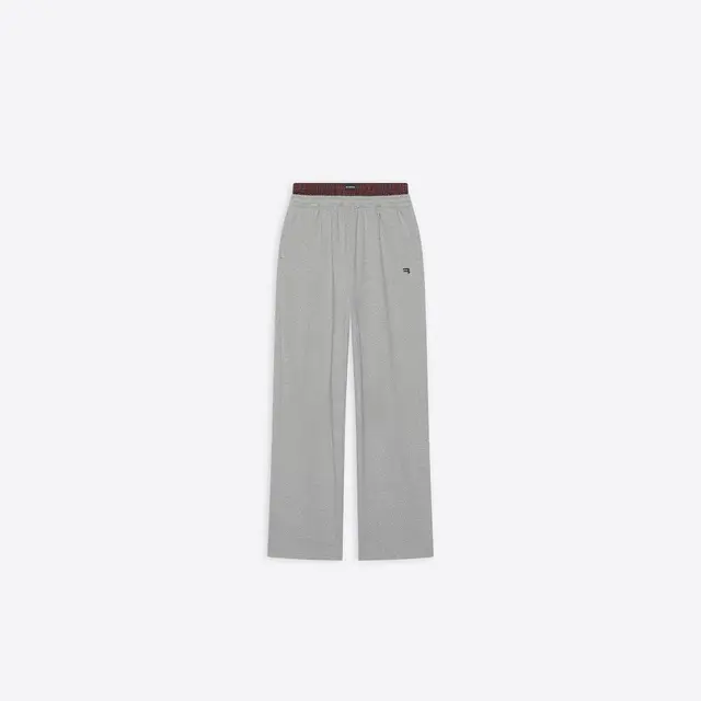 Celana Balenciaga Seharga Rp 17 Juta Tuai Kecaman, Dituding Rasis