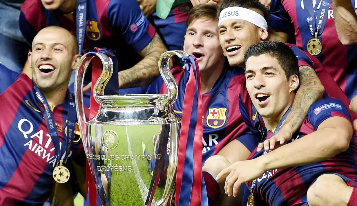 Penampilan apiknya tersebut membuat Barcelona tertarik mendatangkannya. Bersama Trio MSN Messi dan Neymar, Suarez merasakan masa keemasan dengan mempersembahkan treble winner pada musim 2014/2015 untuk Blaugrana. (AFP/Lluis Gene)