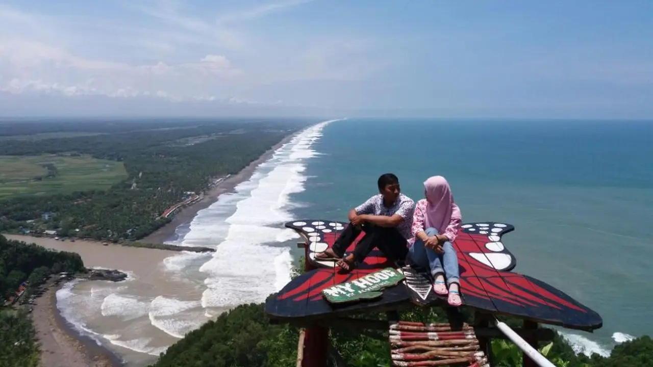 Romantisme Pagi Sambil Jajal Nyali di Bukit Hud