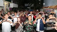 Direktorat Reserse Narkoba Polda Metro Jaya melakukan sosialisasi dan pencegahan peredaran narkoba di Kampung Boncos yang berubah menjadi Kampung Kiapang. (Foto: Dokumentasi Polda Metro Jaya)
