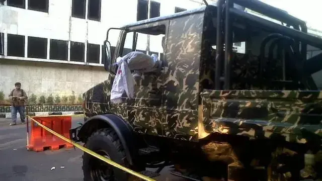 Kumpulan Potret Pocong Nebeng Truk, Mungkin Sudah Lelah Loncat-Loncat (ist)