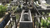 Makam yang diduga menjadi tempat peristirahatan terakhir diktator Nazi Hitler di Surabaya, Jawa Timur (Liputan6.com/Dian Kurniawan)
