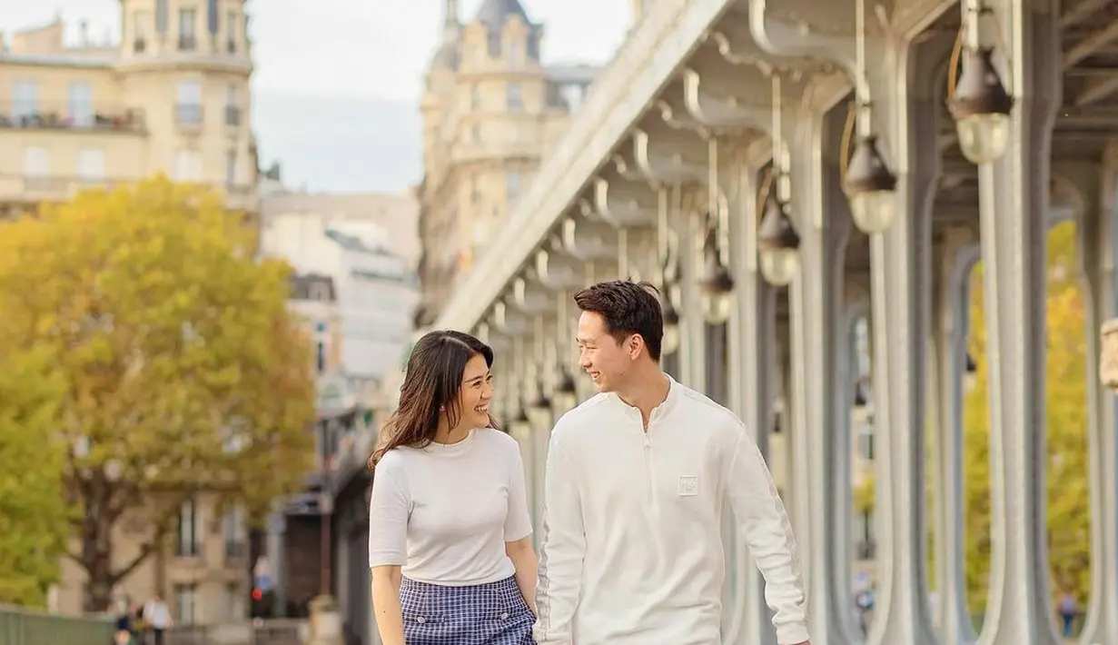 <p>Potret&nbsp;Valencia Tanoesoedibjo dan Kevin Sanjaya di Paris [Instagram/valenciatanoe]</p>