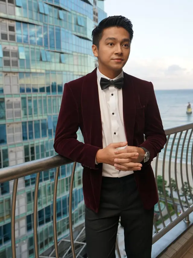 Melenggang di Red Carpet, Ini 7 Potret Mesra Mikha Tambayong dan Deva Mahenra