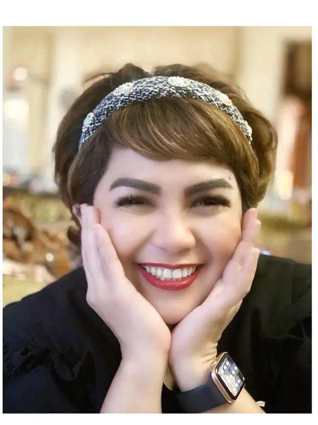 Jarang Tersorot, Ini 7 Potret Terbaru Joy Tobing yang Tetap Menawan