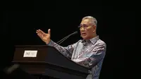 Wapres ke-6 RI Try Sutrisno berbicara saat acara 'Supermentor 6: Leaders' di Ballroom Djakarta Theater, Minggu (17/5/2015). (Liputan6.com/Faizal Fanani)