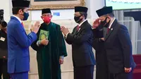 Presiden Jokowi melantik 9 Anggota Komisi Kepolisian Nasional (Kompolnas) di Istana Kepresidenan, Jakarta. (Dok: Setpres)