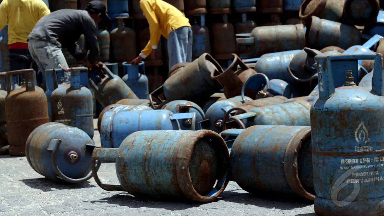 Harga Naik, Tabung Gas Elpiji 12 Kg Menggunung di Pengecer