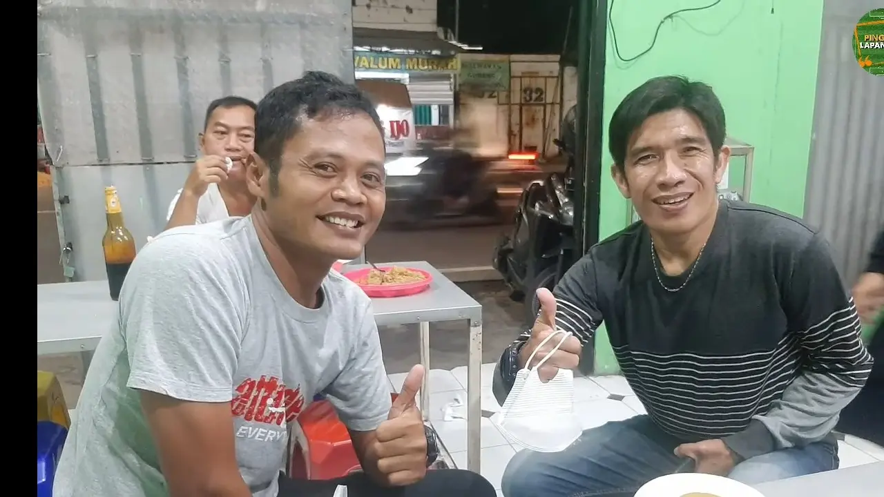 Dua mantan pemain Deltras Sidoarjo, Dwi Joko dan Nur Kholiq.