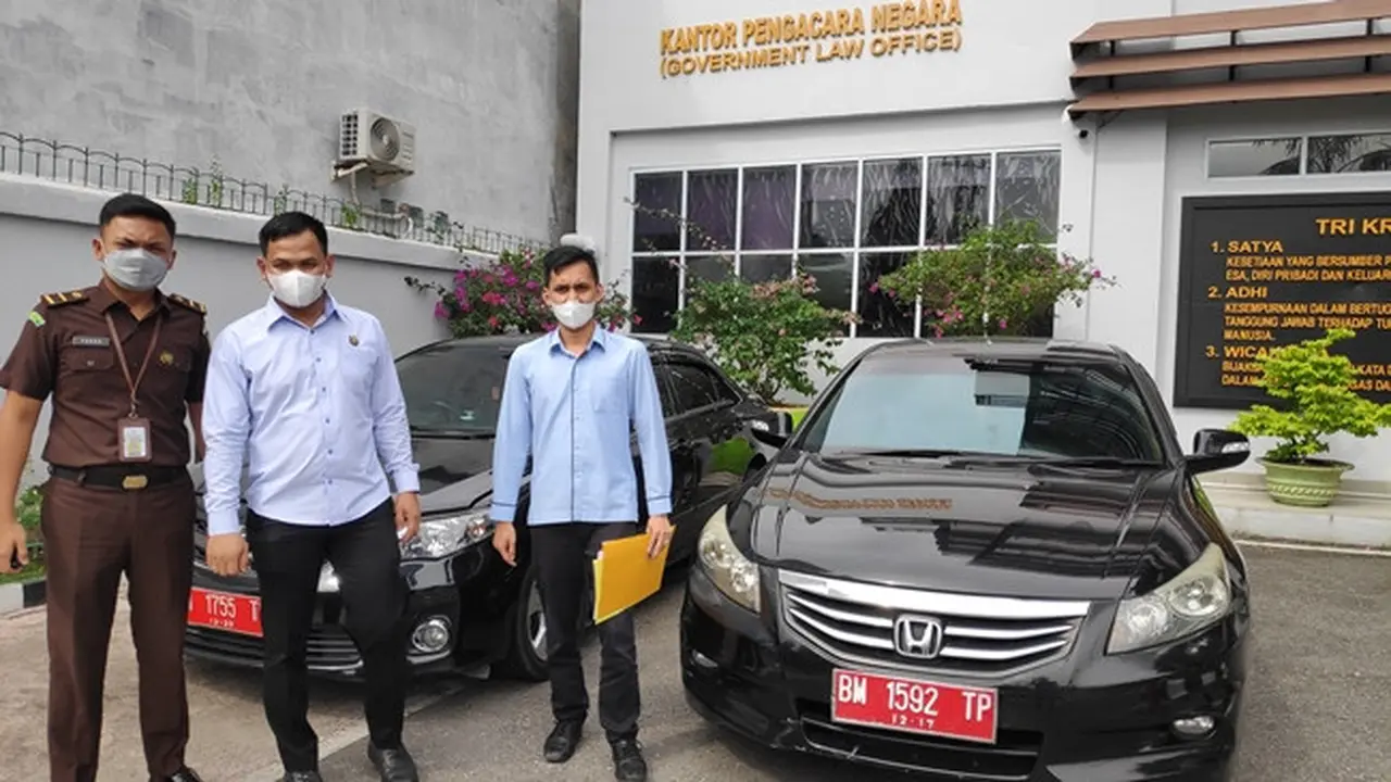 Dua kendaraan dinas yang sebelumnya dikuasai mantan pejabat di Pemerintah Kota Pekanbaru.