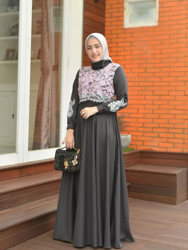 Jadi Inspirasi Lebaran, Ini 7 Gaya OOTD Adelia Pasha Saat Pakai Gamis