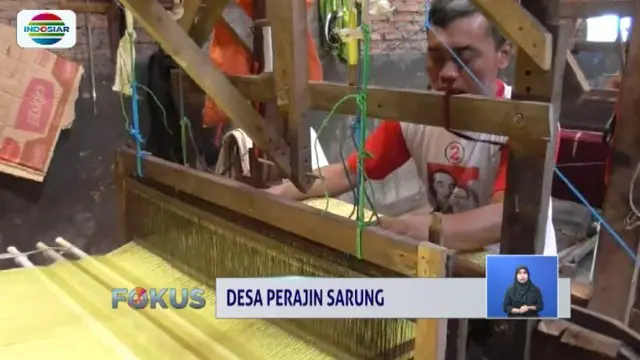 Desa Ini Jadi Surga Perajin Sarung dengan Alat Tenun Bukan Mesin
