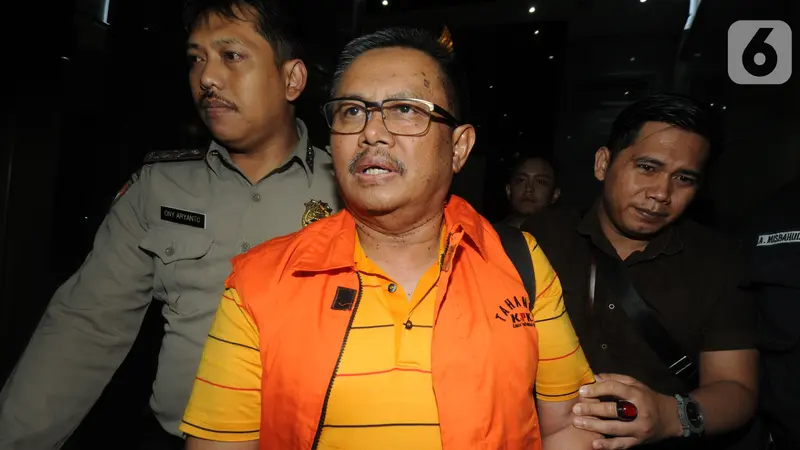 Ekspresi Bupati Indramayu Supendi Saat Berompi Tahanan KPK
