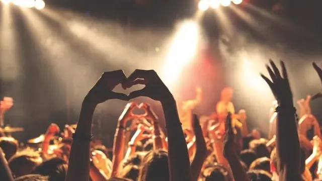 Nonton konser musik