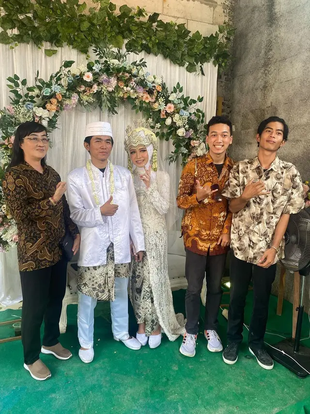 Tiko Anak Ibu Eny yang Pernah Viral Menikah, Ini 6 Potret Bahagianya