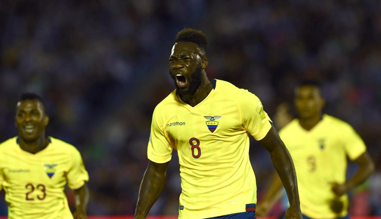 Ekspresi striker Ekuador, Felipe Caicedo, setelah mencetak gol ke gawang Uruguay dalam laga Kualifikasi Piala Dunia 2018 di Montevideo, Jumat (11/11/2016) pagi WIB. (AFP/Miguel Rojo)