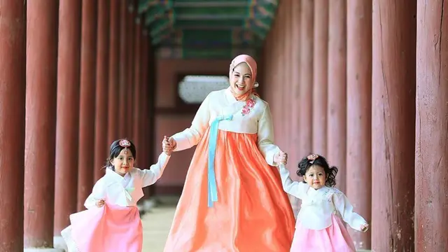 FOTO: Gaya Liburan Natasha Rizky dan Desta Saat di Korea Selatan