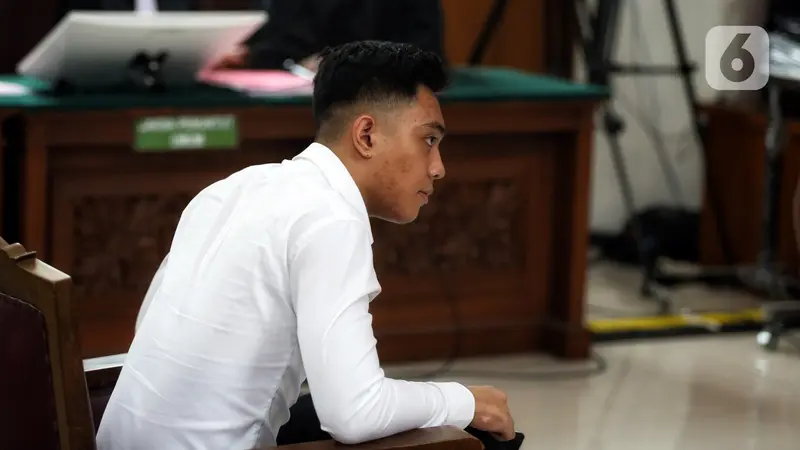 Terdakwa Penganiayaan David Ozora, Mario Dandy, Divonis Hukuman Penjara 12 Tahun Oleh PN Jakarta Selatan. Hakim Juga Membebani Biaya Restitusi Sebesar Rp25 Miliar Terhadap Pemilik Nama Mario Dandy Satriyo (Liputan6.com/Johan Tallo)