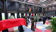Momen Prabowo Beri Hormat Terakhir ke Almarhum Subagyo HS