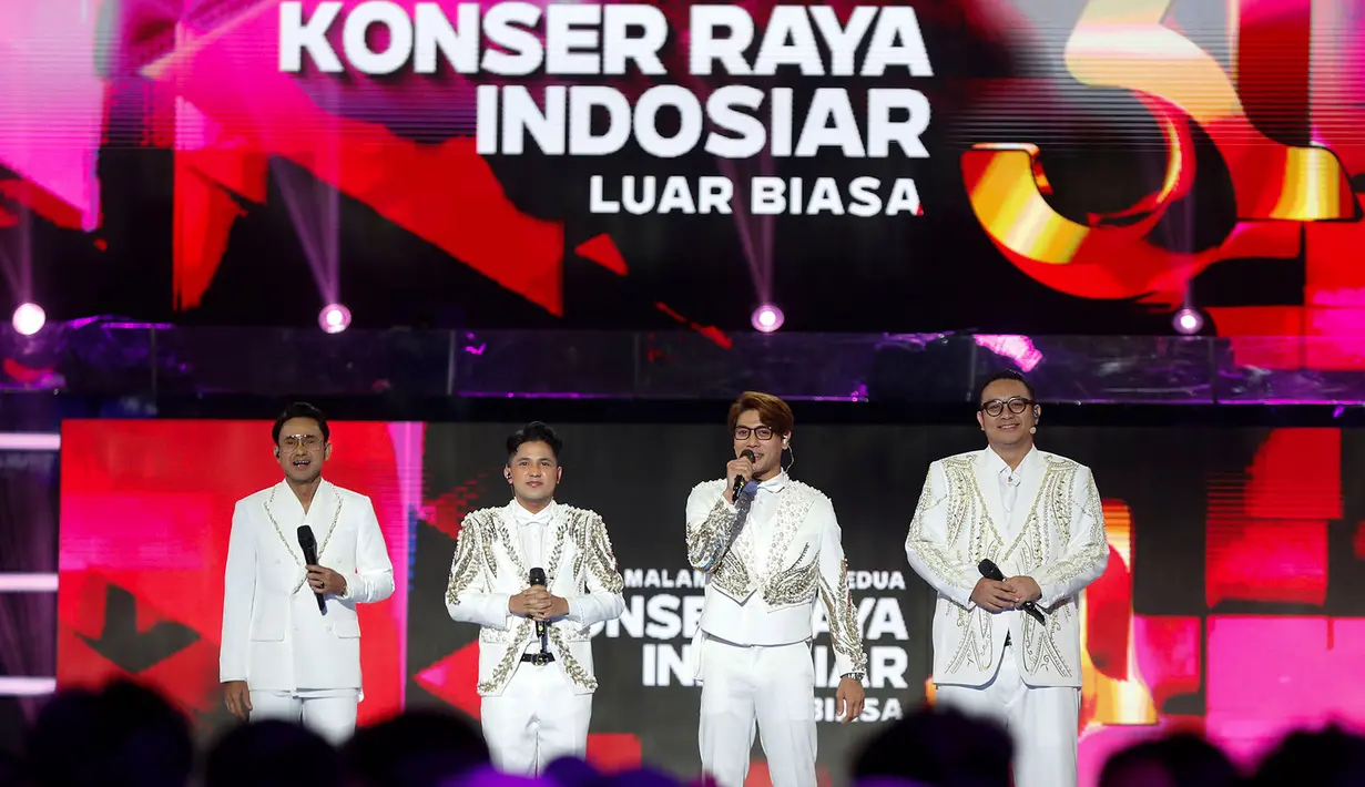 Sebagai informasi, Konser Raya 31 Tahun Indosiar Luar Biasa menjadi ajang penampilan dari berbagai musisi lintas generasi. Tampak dalam foto, pembawa acara memandu Konser Raya 31 Tahun Indosiar Luar Biasa hari kedua di Studio 6 Emtek City, Daan Mogot, Jakarta, pada Minggu (11/1/2026) malam. (KapanLagi.com/Budy Santoso)