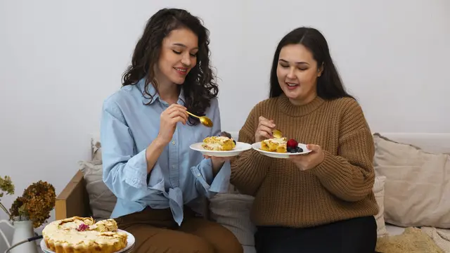 illsutrasi wannita makan