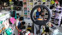 Dua bulan setop beroperasi, TikTok Shop kembali jualan di Indonesia. Demi bangkit lagi, investasi Rp 23,4 triliun dilakukan TikTok kepada PT GoTo Gojek Tokopedia Tbk. (merdeka.com/Arie Basuki)
