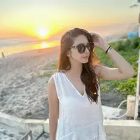 Nabila Syakieb dengan kacamata (Instagram/nsyakieb85)