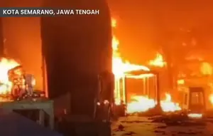 Fakta-fakta Pasar Modern BSB Semarang Terbakar