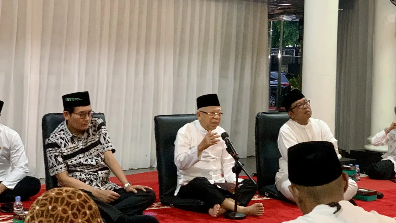Wakil Presiden Ma’ruf Amin saat buka puasa bersama dengan awak media, Jakarta, Senin (1/4/2024) (Liputan6.com/Delvira Hutabarat)