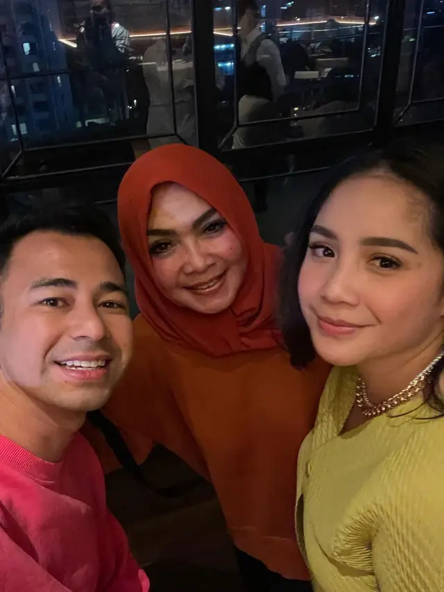Rieta Amilia merayakan ulang tahun yang ke-60 (Foto: Instagram/@raffinagita1717)