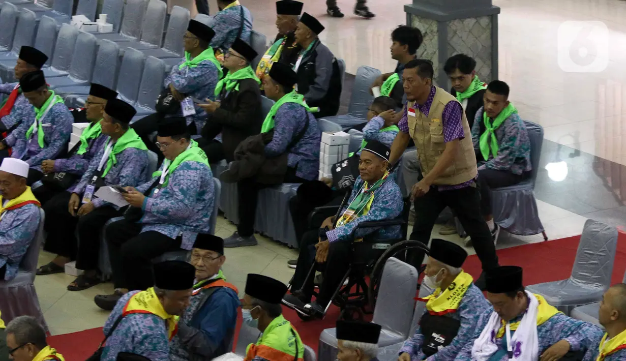 Sementara itu, jemaah calon haji tahun ini berjumlah 221 ribu, sebanyak 64 ribu jemaah merupakan lansia. (Liputan6.com/Herman Zakharia)