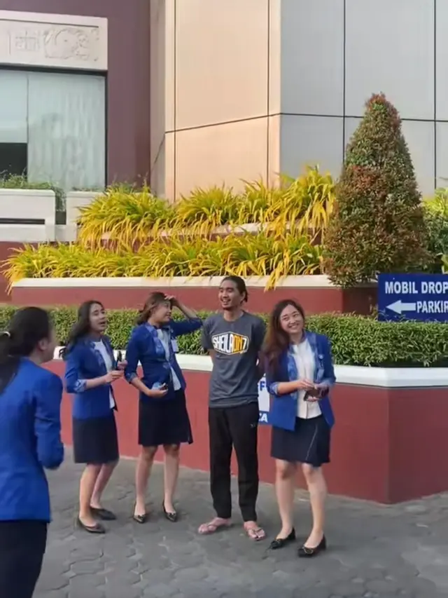 Kesederhanaan Duta Sheila On 7