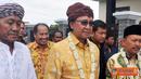 Citizen6, Sumenep: MKP Sharif C Sutardjo didampingi Bupati Sumenep menuju tempat acara penyerahan bantuan. (Pengirim: Efrimal Bahri)