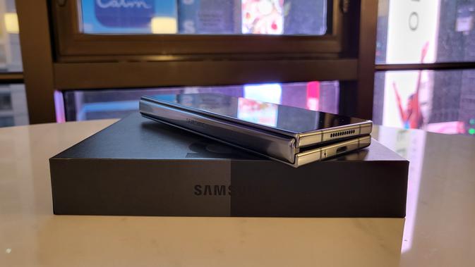 <p>Bagian bawah bodi Samsung Galaxy Z Fold 4 5G. Liputan6.com/Iskandar</p>