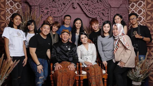 4 Momen Foto Pernikahan Ahok dan Puput Nastiti Devi