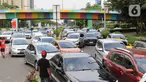 Suasana Kendaraan menuju arah Pekan Raya Jakarta (PRJ) Jiexpo di kawasan jalan Benyamin Sueb , Jakarta, Jumat (30/6/2023). (Liputan6.com/Herman Zakharia)