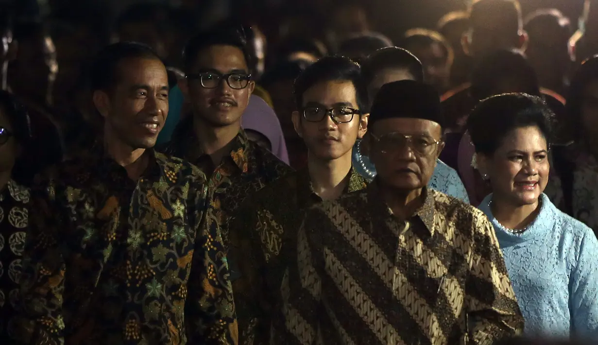 Pihak Gibran menunjukkan keseriusan untuk meminang Selvi dengan kehadiran seluruh anggota keluarga. (Galih W. Satria/Bintang.com)