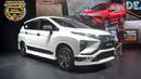 Mitsubishi Xpander Limited Edition hadir dengan satu warna yaitu Quartz White Pearl yang terlihat elegean. Model spesial ini mendapatkan body kit bagian depan, belakang hingga samping, stiker bernuansa hitam-merah yang sporty, door handle cover, emlem "X P A N D E R" di kap mesin, serta cover tutup bensin. Bagian interior mendapatkan emblem Xpander Limited yang tertuliskan 1.000 unit. (Source: otosia.com)