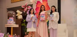 (Ki-Ka) Joanna Elizabeth Samuel, Head of Fabric Care Category WINGS Group Indonesia, Caitlin Halderman, Brand Ambassador SoKlin Eau de Parfum dan Karina Mandala, Fine Fragrance Perfumer