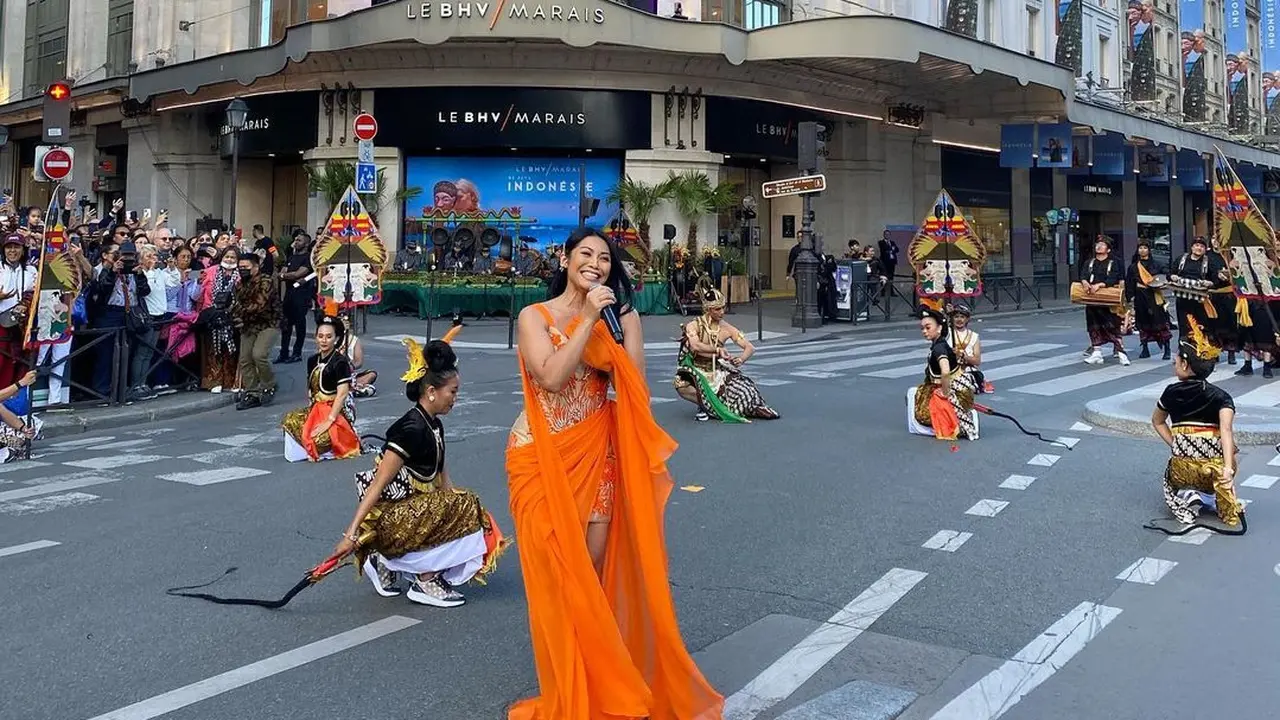 [Fimela] Anggun C Sasmi