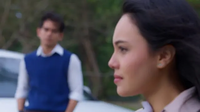 Di Antara Dua Cinta