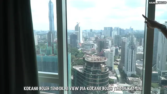 Potret Rumah Aisar Khaled di Malaysia View KLCC dan Kisah Kedekatannya dengan Fuji. (instagram/aisar_khaledd)