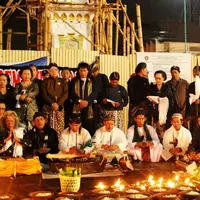 Inilah yang dilakukan warga Semarang menjelang malam 1 suro.