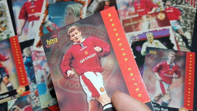 Ole Gunnar Solskjaer dalam koleksi kartu sepak bola Manchester United. (Bola.com/Benediktus Gerendo Pradigdo)