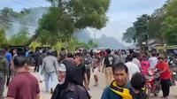 Aparat gabungan TNI, Polri dan BP Batam memaksa masuk ke kampung adat masyarakat Rempang, Kota Batam, Provinsi Kepulauan Riau, bentorkan aparat dan warga pun tak dapat dihindai, Kamis (7/9/2023). (Liputan6.com/ Ajang Nurdin)