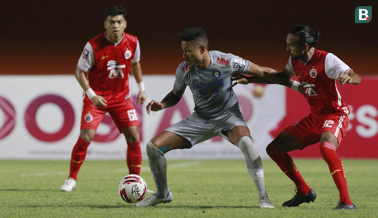 Persib langsung tancap gas dengan melakukan serangan di awal babak kedua. Ancaman demi ancaman yang dilakukan oleh Wander Luiz pun belum bisa menjebol gawang Persija. (Bola.com/M Iqbal Ichsan)