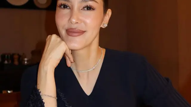 Potret cantik Cathy Sharon yang memesona. (credit:instagram.com/cathysharon)